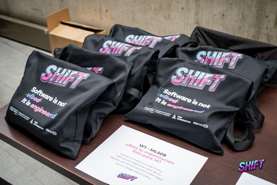 Camisetas de SHIFT en el stand